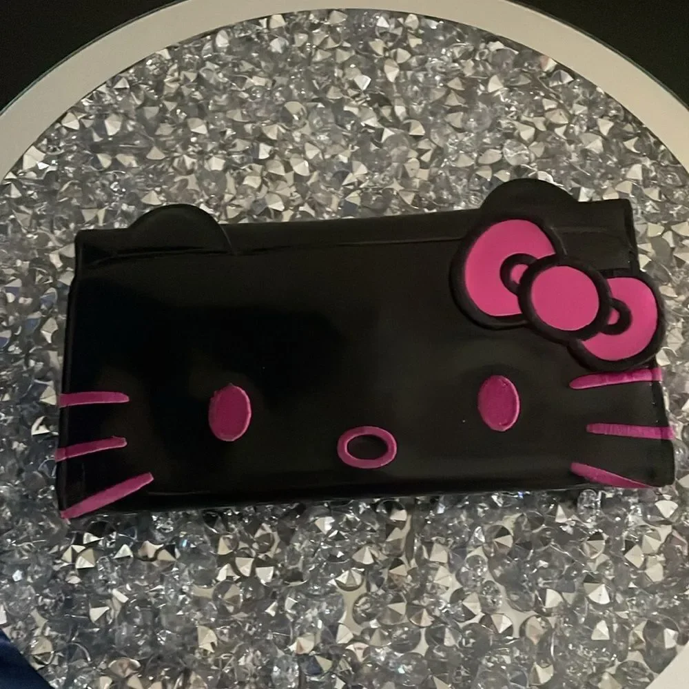 Hello Kitty face Sanrio Black and Pink patent Wallet sleek trifold kawaii